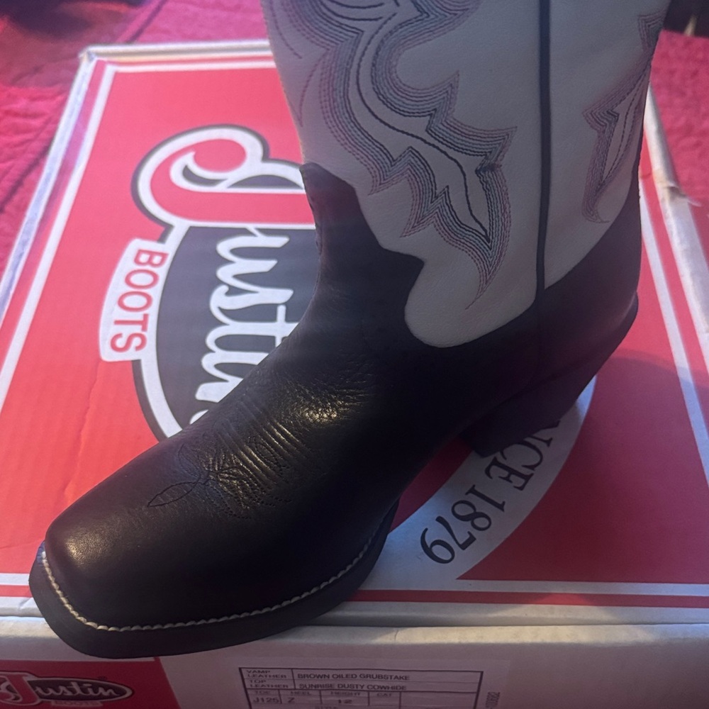 Justin Boots women’s Black and White Cowboy Boots